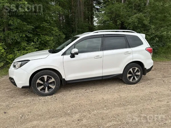 Kopts auto ar patiesu, mazu nobraukumu, koptu un tīru salonu. Balts perlamut