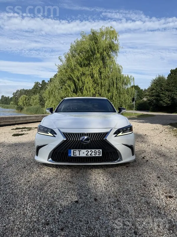 Pārdodu Lexus ES 300h maksimālajā komplektācijā Luxury. 

Auto iegādāts ja