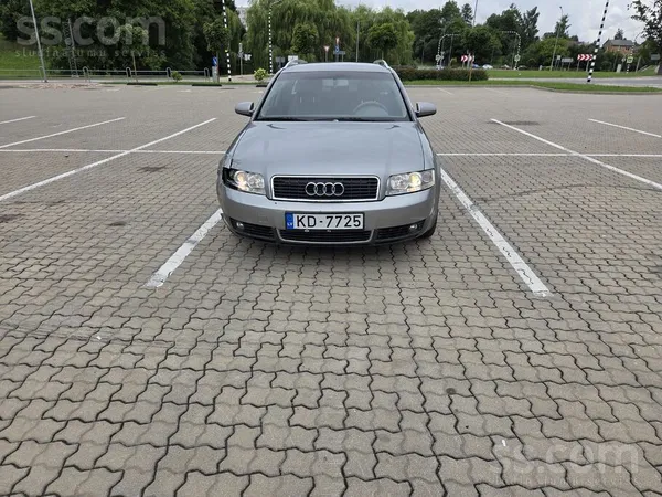 Audi Auto pēc neliela negadījuma – cietis labais priekš