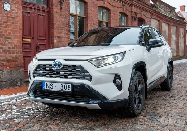 Toyota Pārdodu labā stāvoklī Toyota Rav4 Hybrid 2.5, 2019