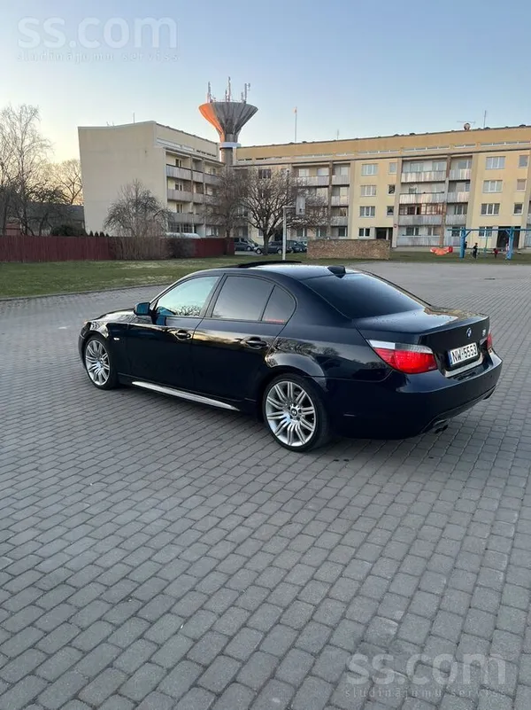 BMW Auto normāla kārtībā, ir head up arī, komforta sēd