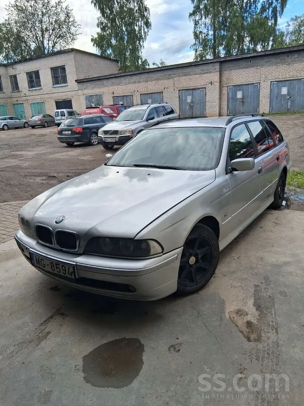 BMW Sakarā ar cita auto iegādi pārdodu 2000 gada Bmw 5