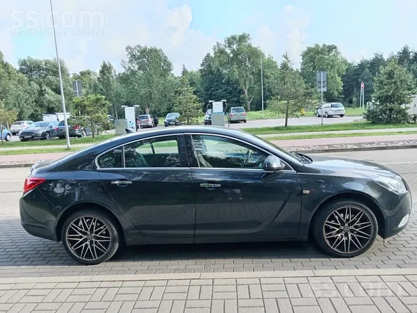 Opel Продаю комфортный и вместительный автомобиль Opel 