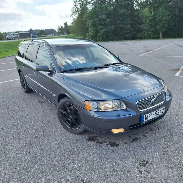 Volvo Sakarā ar jauna auto iegādi tiek tirgots volvo v70