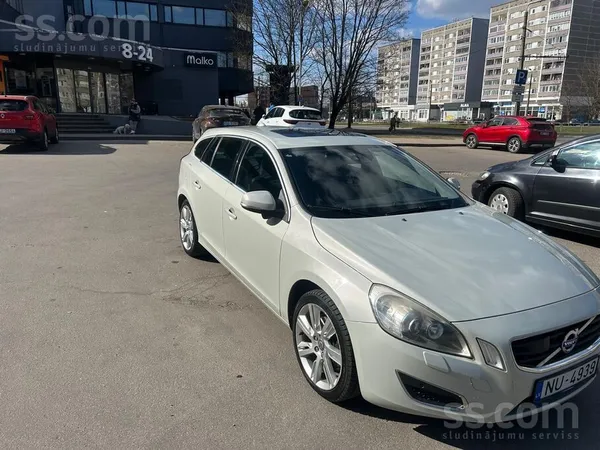 Volvo Sakarā ar jaunas automašīnas iegādi, vēlos pārdot 