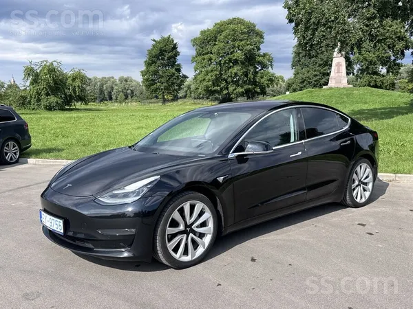 Tesla Tikko ievests Model 3 long range dual motor. Viena
