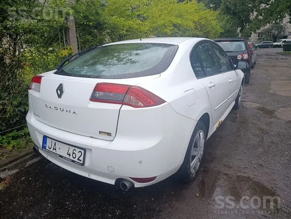 Renault Pārdod īpašnieks, vizuāli defekti redzami foto. Pā