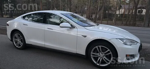 Tesla Model S85 premium klases elektroauto ar īstas ādas salona apdari. Ievests no Asv pirms , viens īpašnieks. 

VIN: 5YJS ...