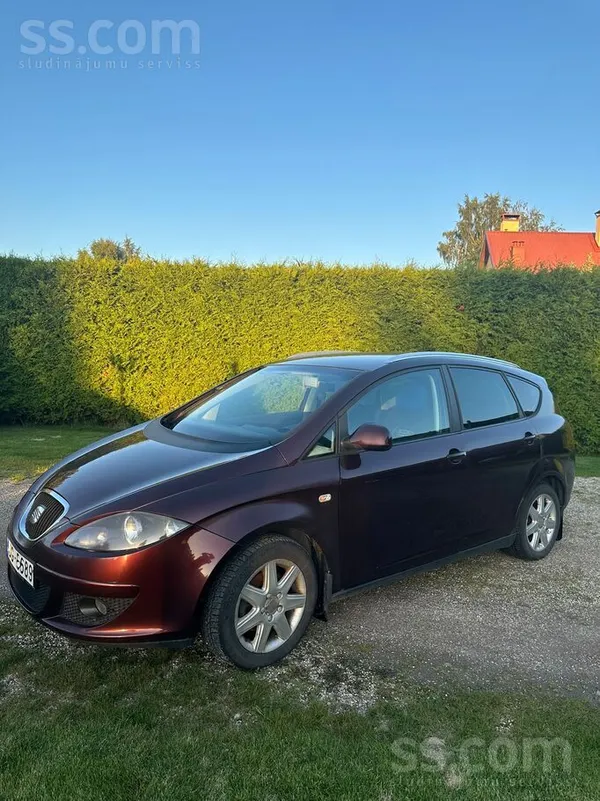 SEAT Mašīna ir labā stāvoklī , bet ir rūsa uz bagažnika