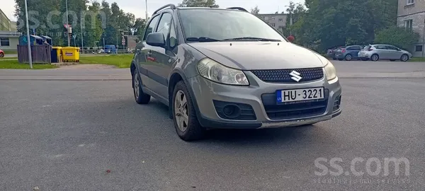 Suzuki Pārdod praktisku Suzuki Sx4 ar ekonomisku, uzticam