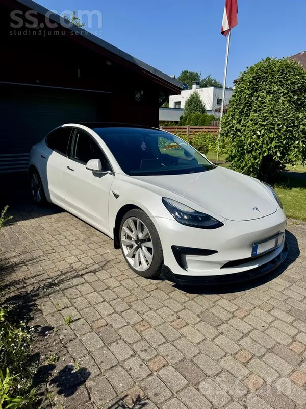 Tesla Pardodu Tesla model 3 dual motol long range.