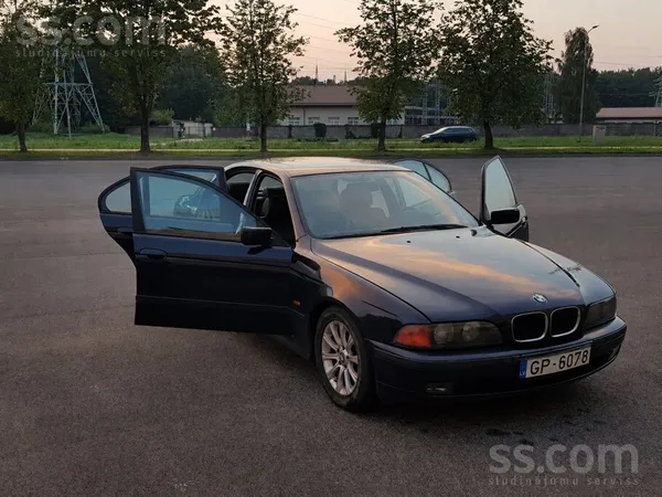 BMW Pārdošanā attēlos redzamais auto. 