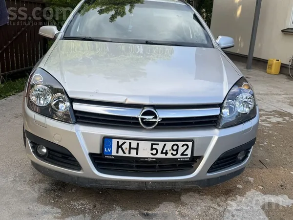 Opel Opel astra brauc labi , vizuāli pa kādam defektiņa