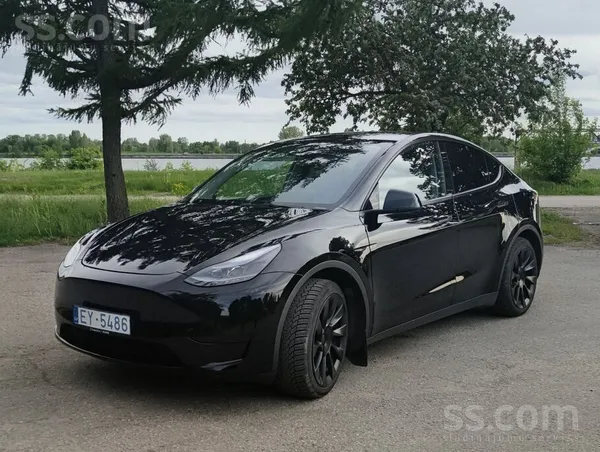 Tesla Pārdodu Tesla Model Y Rwd 2023.