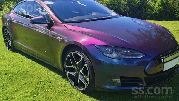 Tesla Tesla model S 85D eksluzīva krāsa