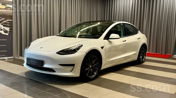 Tesla Pieejams Ekii atbalsts. Tesla Model 3 Standard Plu