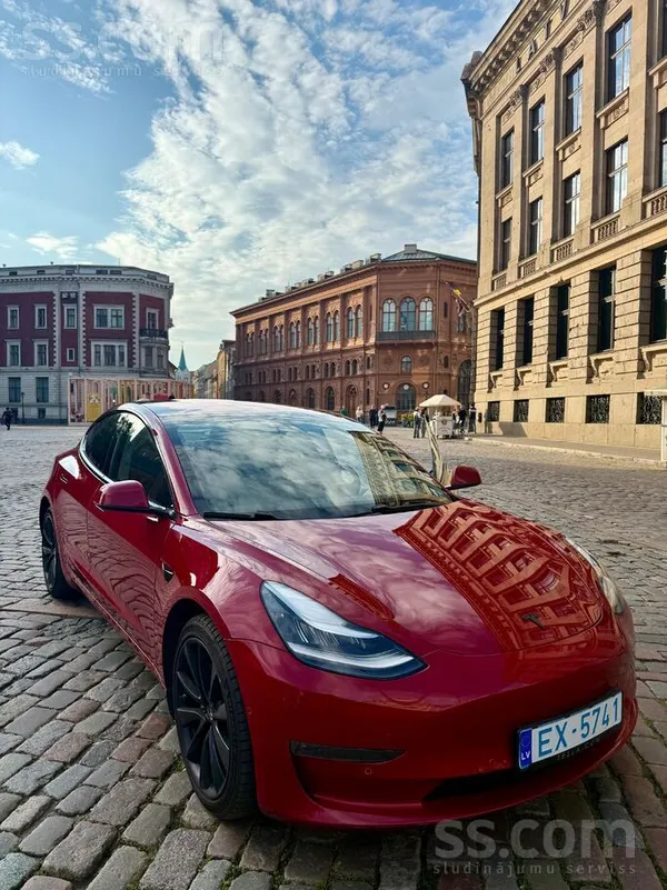 Tesla Tehniski un vizuāli ļoti labā stāvoklī. 