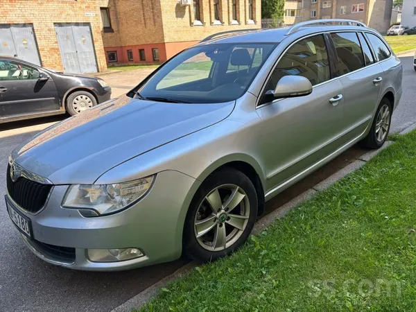 Skoda Pārdod Škoda Superb automašīnu, 2010. gads, 2.0 dī