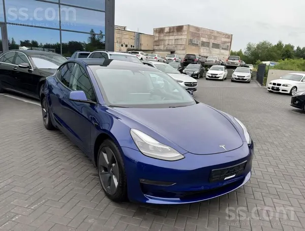 Tikko ievesta no Itālijas. 
Tesla Model 3. 81kwh. 
324kw / Range 560km. 
Automāti