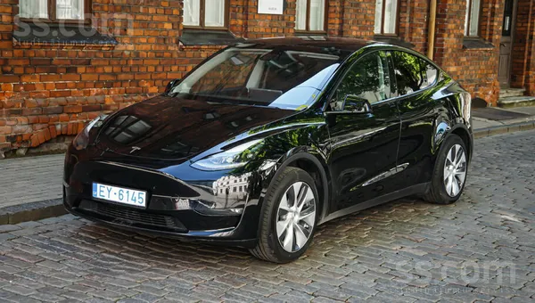 Tesla Tesla Model Y. Long Range.