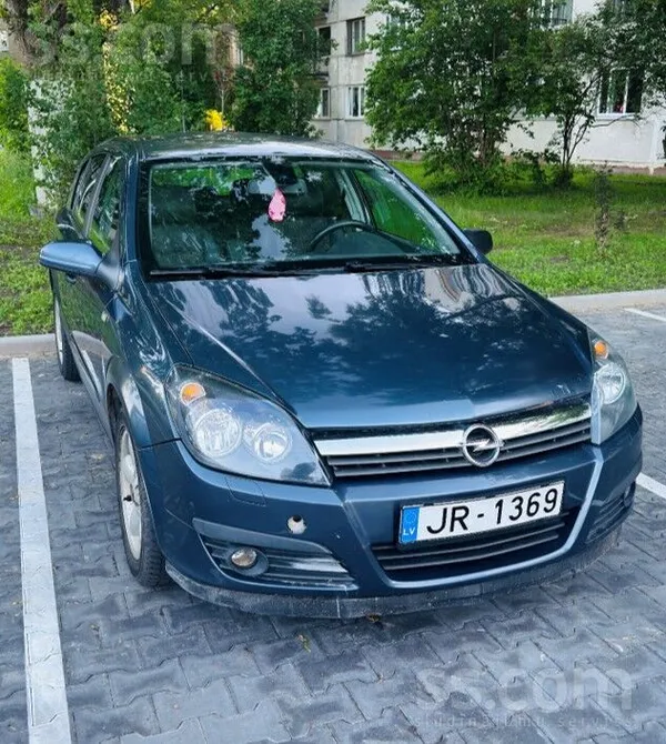 Opel 2005. gada Opel Astra 1, 6 benzīna dzinējs ar auto