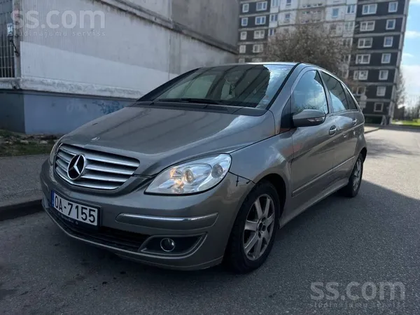 Mercedes Pārdodu Mercedes benz b180, automātiskā ātrumkārba