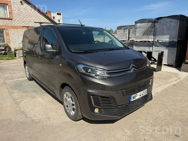 Citroen Uzņēmums pārdod kravas furgonu Citroen Jumpy: