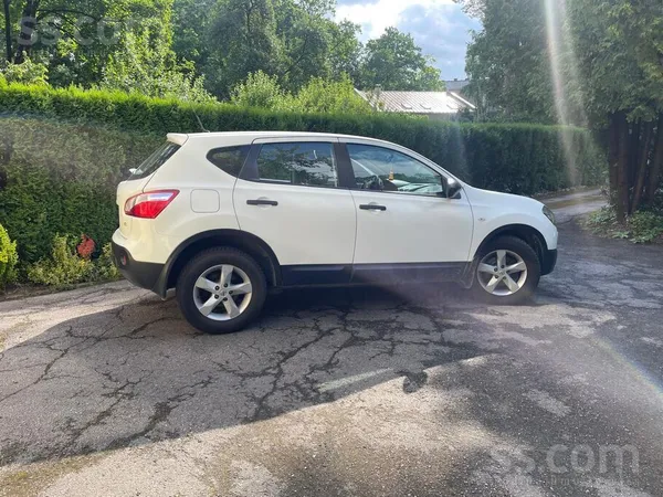 Nissan Pārdodu koptu un labi uzturētu 2013. gada Nissan Q
