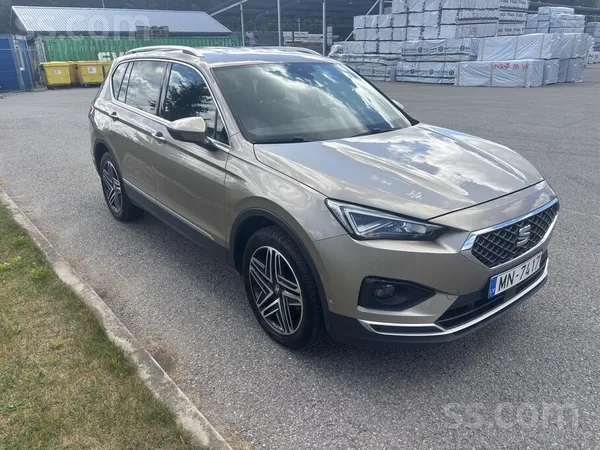 Seat Uzņēmums pārdod koptu automašīnu. Automašīnu var a