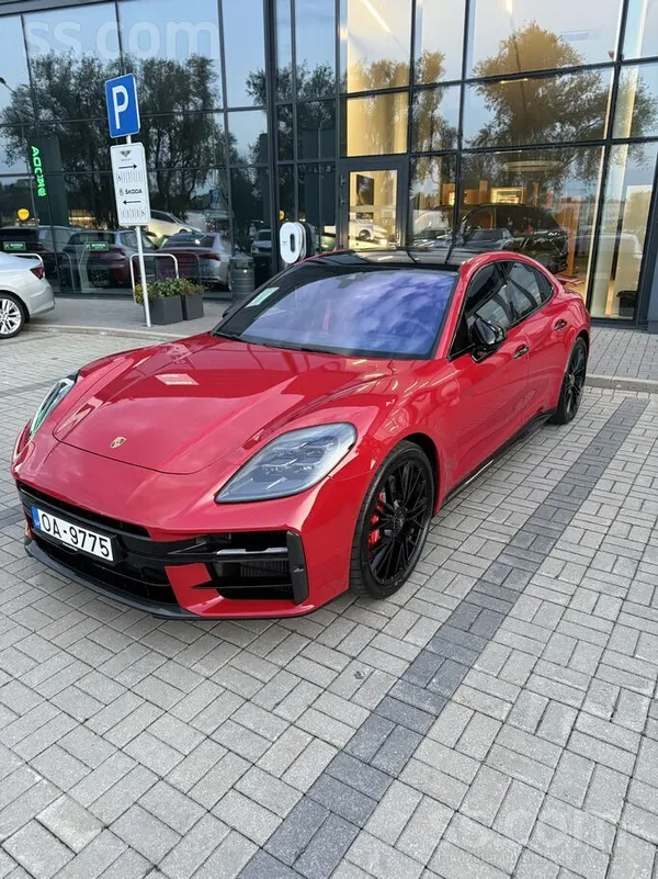 Pārdošanā 2025. gada Porsche Panamera Gts ideālā tehniskā un vizuālā stāvokl