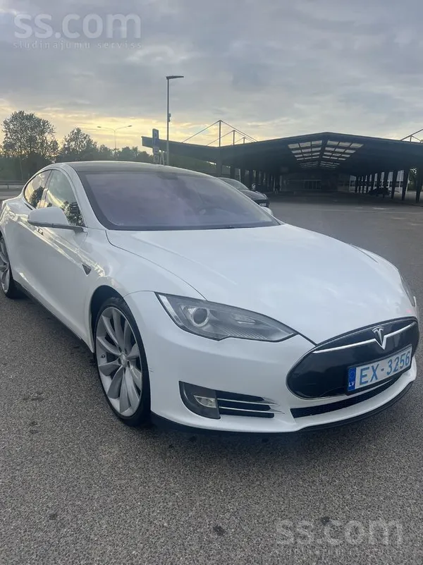 Tesla Model S85 premium klases elektroauto ar īstas ādas un koka salona apdari. Ievests no Asv pirms 5 gadiem, viens īpašniek ...