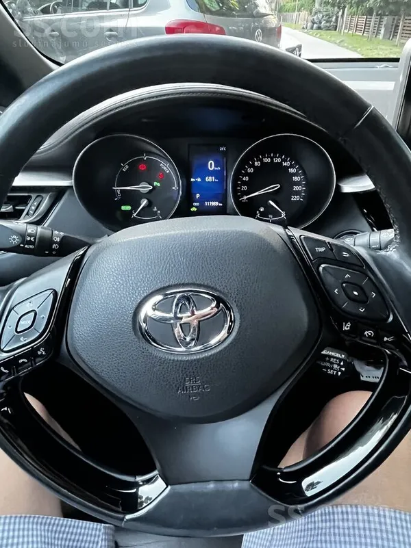 Toyota Продается Toyota C-Hr 1.8 Hibrīds Crossover Luxury