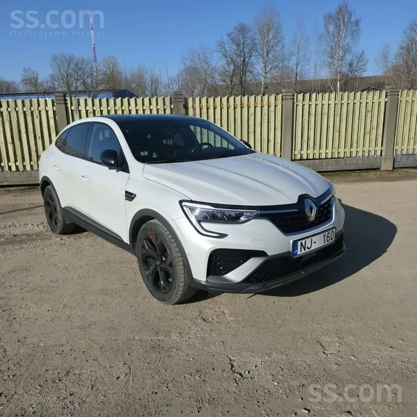 Renault Pārdodu lielisku, mūsdienīgu hibrīda auto "Renault