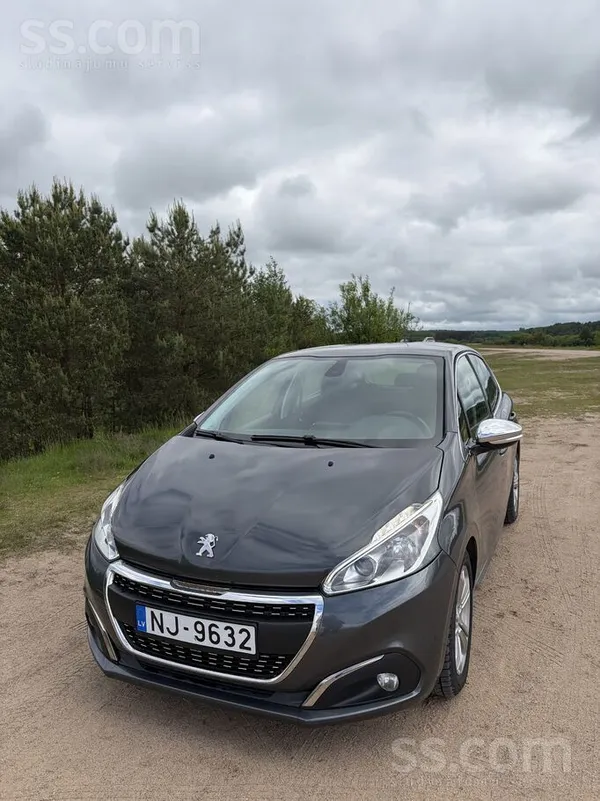Peugeot Продаётся ухоженный Peugeot 208 2015 года выпуска 