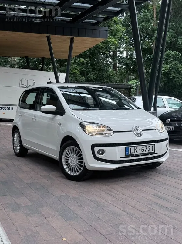 Volkswagen Pārdod Volkswagen up. 2013. gads Automāts