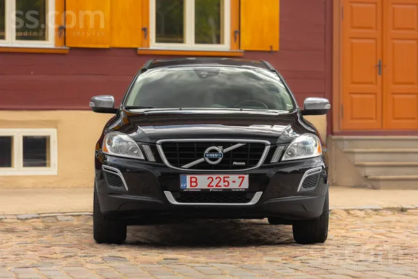 Volvo Volvo Xc60 R-Design Facelift modelis 2.4D5 158kw A