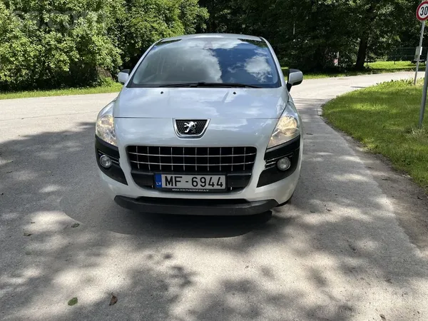 Peugeot Pardodu lielisku ģimenes auto. Peugeot 3008 1.6diz