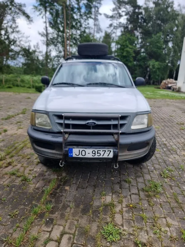Pārdod F150 4x4, labā stāvoklī, nav sarūsējis. Ļoti labs auto medībām.