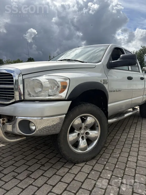 Dodge Pārdodu automašīnu 2007.gada Dodge Ram 1500 5.7 be
