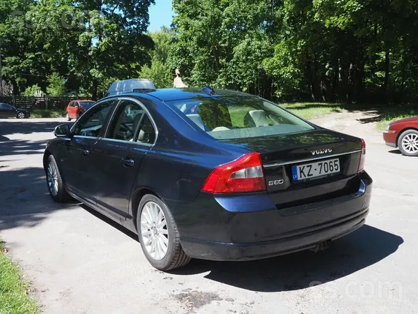 Volvo Volvo S80 2007. gada tumši zilā krāsā ar skati līd