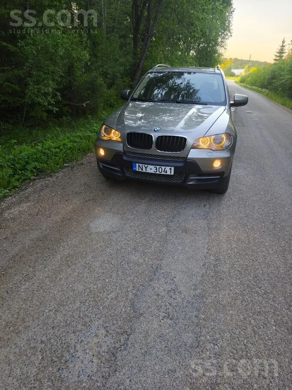 BMW Pārdošanā X5 x-drive ar svaigu apskati. Labā tehni