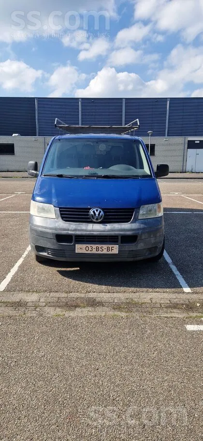 Volkswagen Pārdod 2005.gada VW transporter T5 ar garo bāzi. 