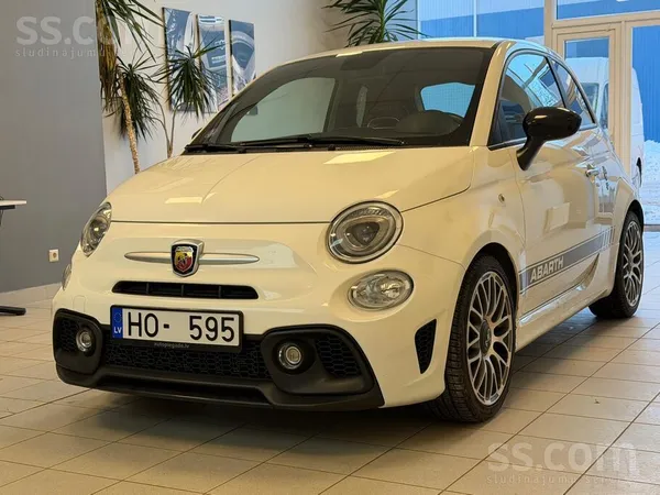Fiat Abarth 595 ar izcilu komplektāciju. Aprīkots ar or
