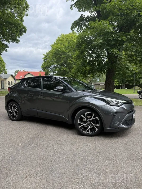 Продаётся Toyota C-Hr 2.0 Hybrid (2021 г. ) 65 000 km, 112 kW/152 л. расход