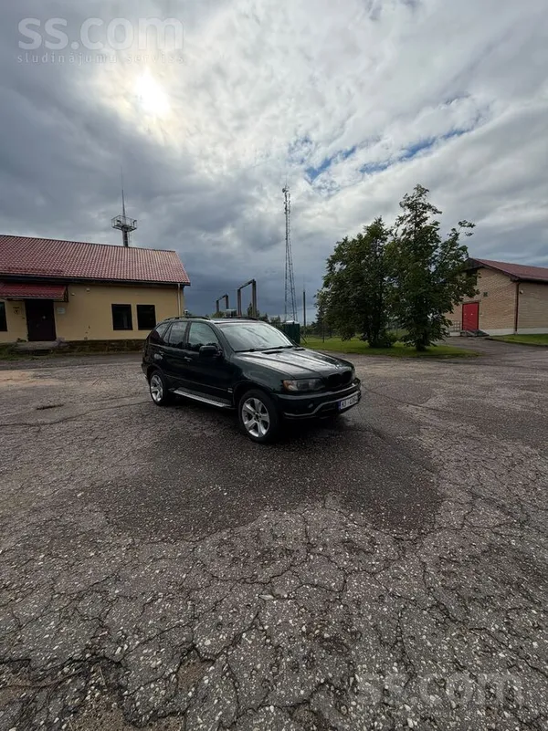 Pārdod BMW X5 e53. 
4.4 benzīns/gāze. 
210kw

Jauna auto meklētājus netr