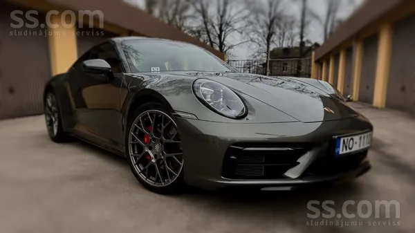 Piedāvājumā izcils Porsche 911 Carrera 4S (992) ar tikai 5 700 km nobraukumu