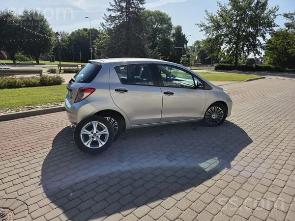 Toyota Pārdod Toyota Yaris 1.3 benzīns/gāze, 73 kW. Auto 