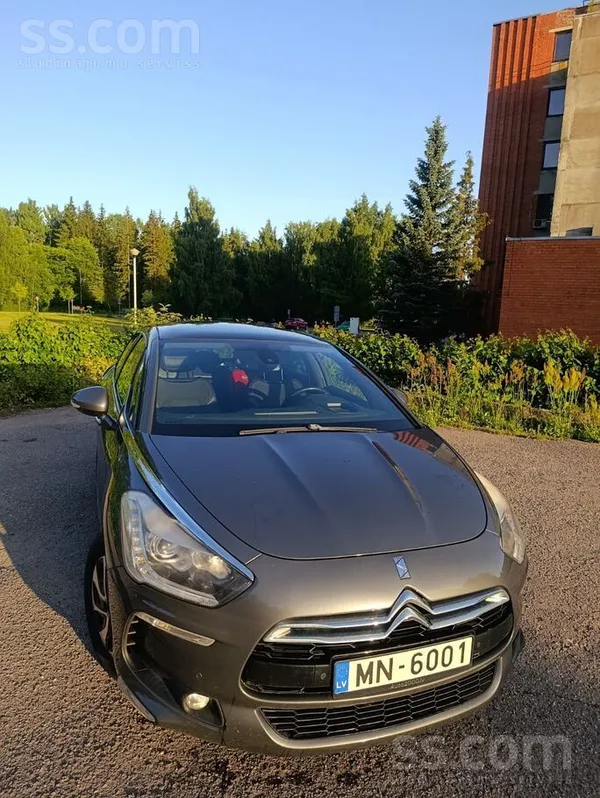 Citroen Īpašnieks tirgo ekonomisku Citroen Ds5 1.6 dīzeli.