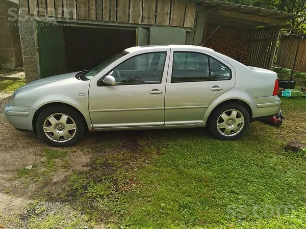 Volkswagen Pārdodu uzpasētu VW Bora. Braukusi sieviete. Atrod