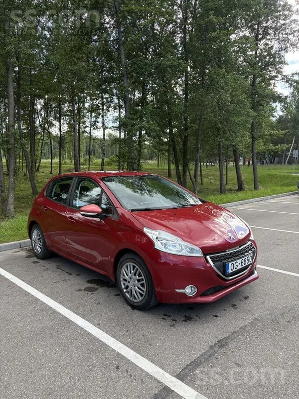 Peugeot Pārdod: 2013. gada Peugeot 208, nesen importēts no